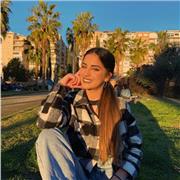 Soy una chica de 19 años, con buen nivel de ingles y actualmente estoy haciendo un grado en marketing